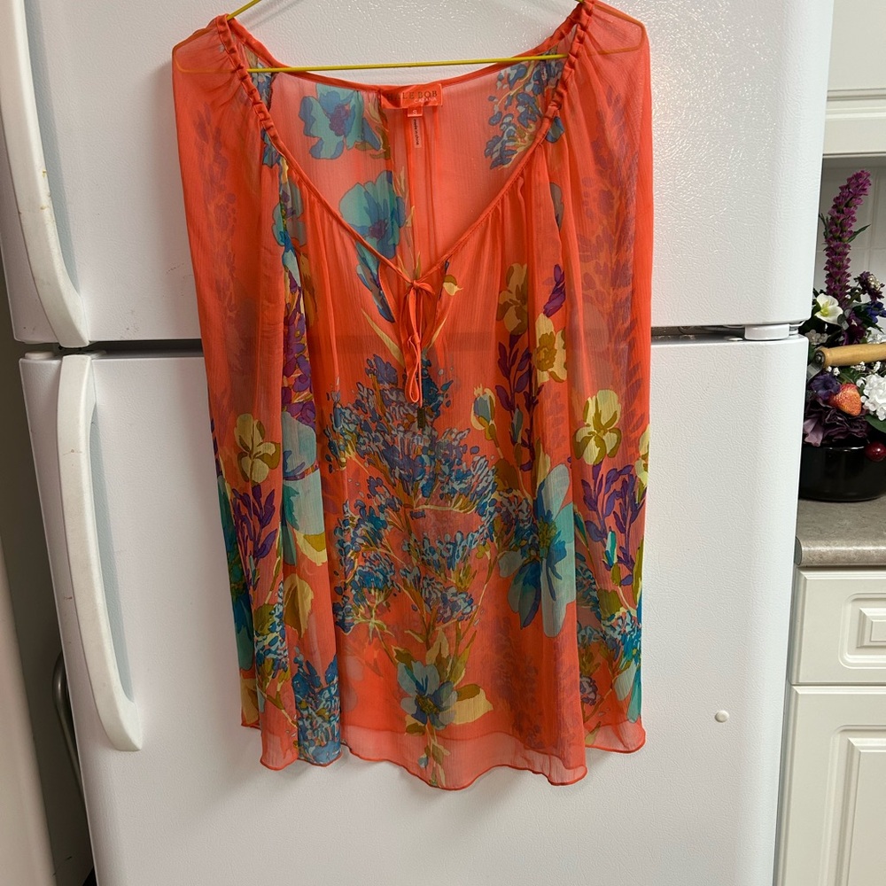 HALE BOB 100% Silk Top
Size S Like New
5 Star Seller *****